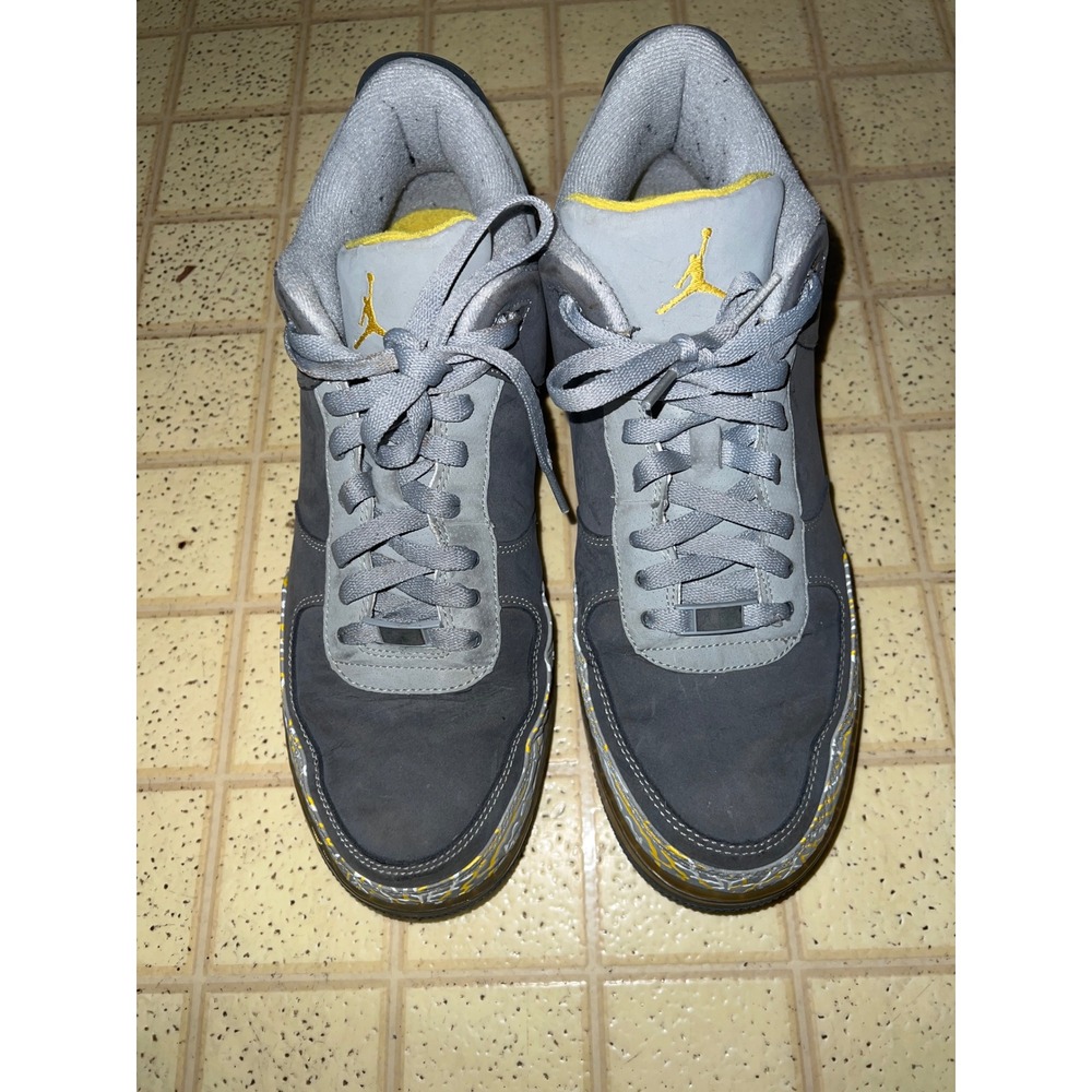 Jordan Fusion 3 Men's Size 12 Flint
Grey Varsity Maize Silver
323626-071 - Picture 4 of 8